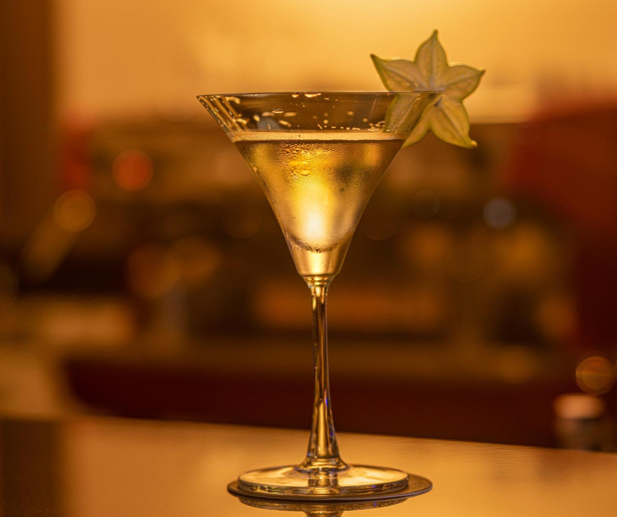 The Golden Crown Hotel Kandy Exterior foto A dry martini