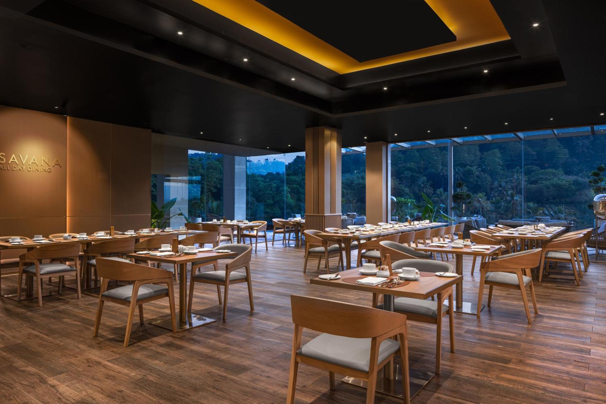 The Golden Crown Hotel Kandy Exterior foto The restaurant