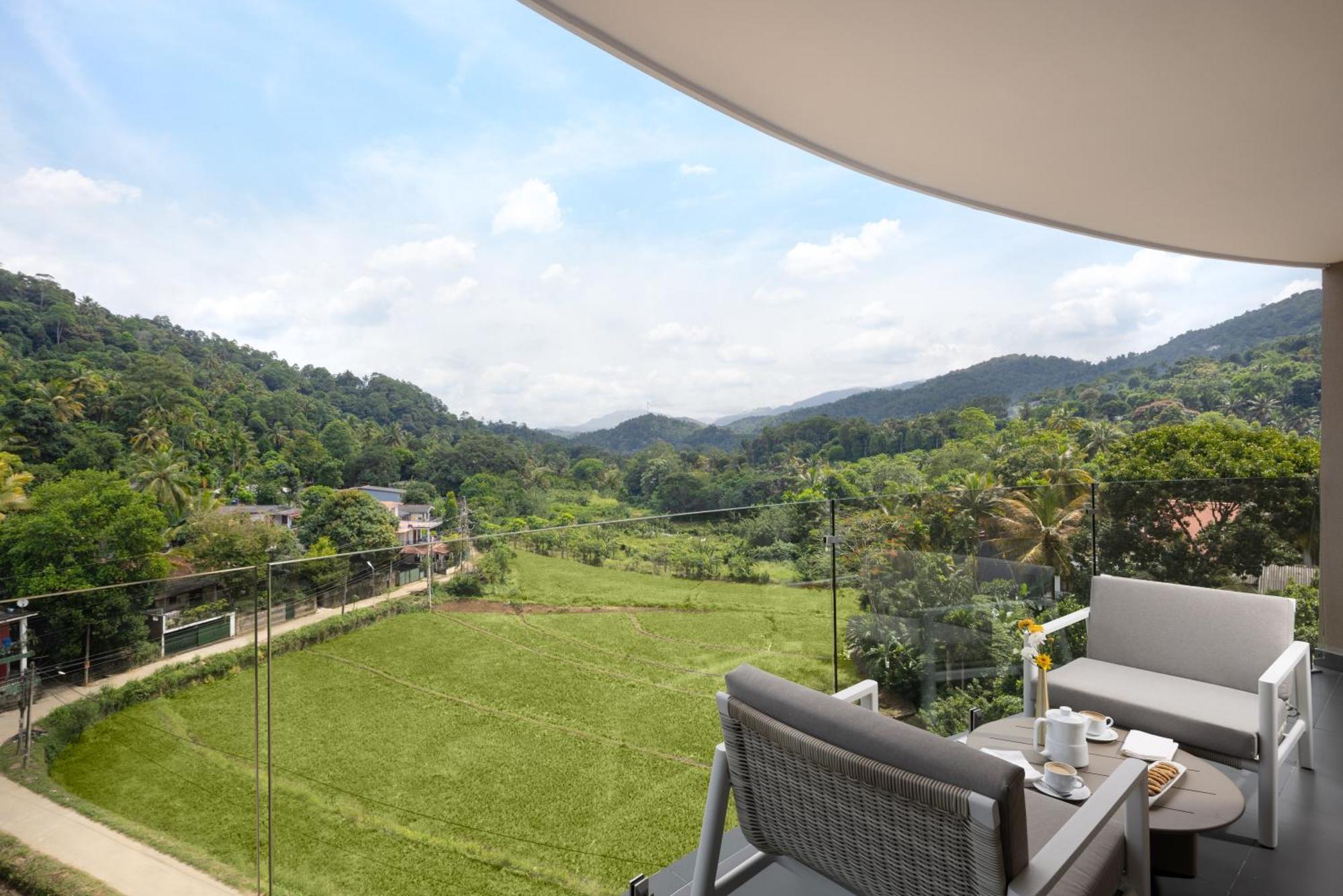 The Golden Crown Hotel Kandy Exterior foto View from the balcony of a 3-bedroom condominium