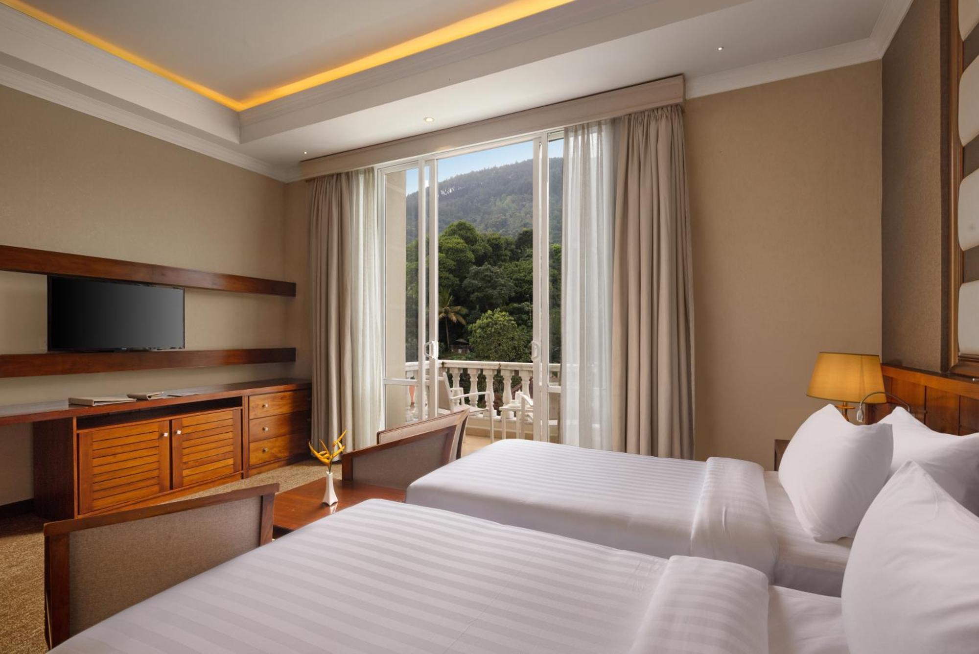 The Golden Crown Hotel Kandy Exterior foto Deluxe Room